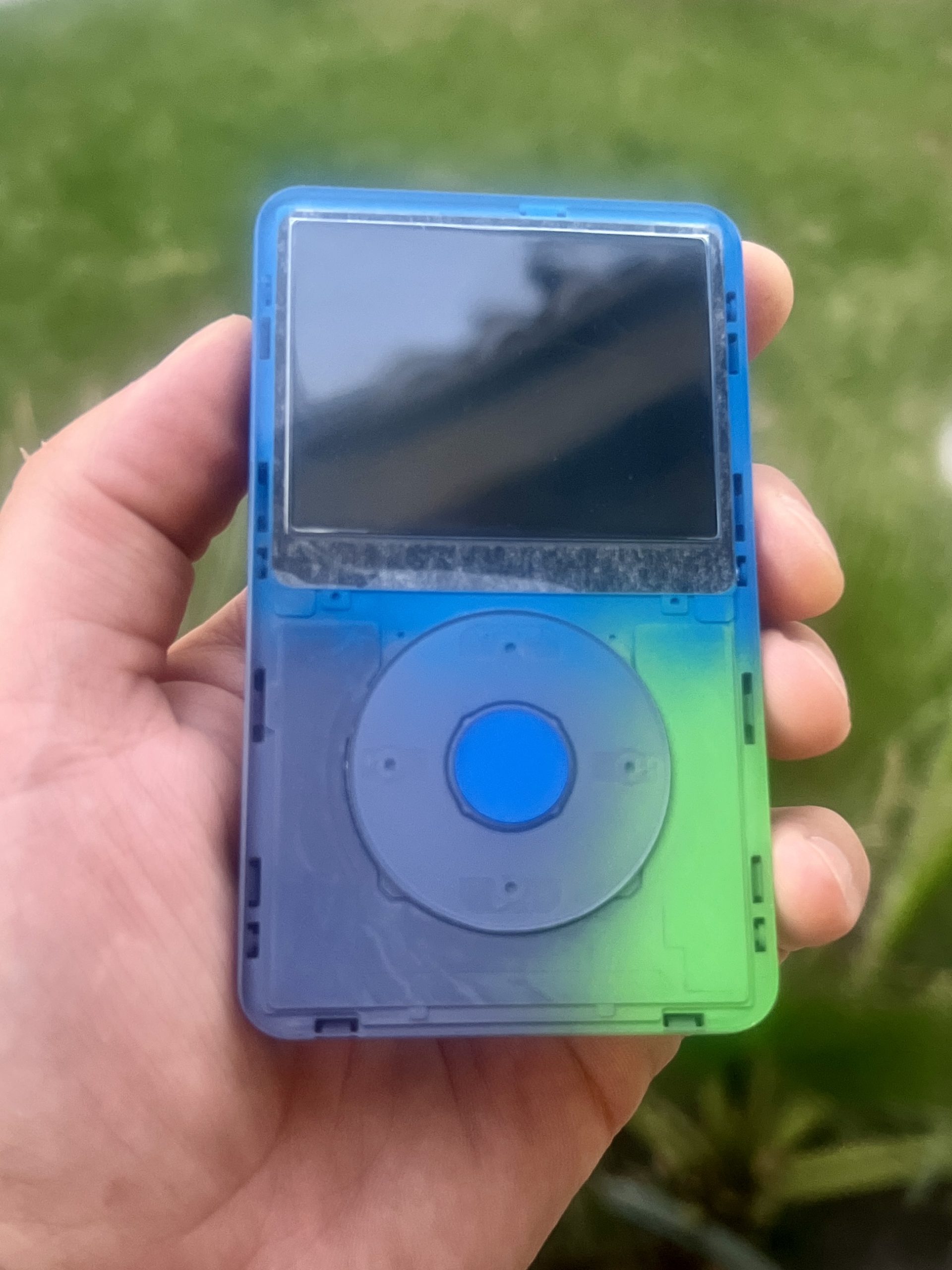 iPod Verde/Azul con 128GB de Almacenamiento y Batería de 2.000mAh.